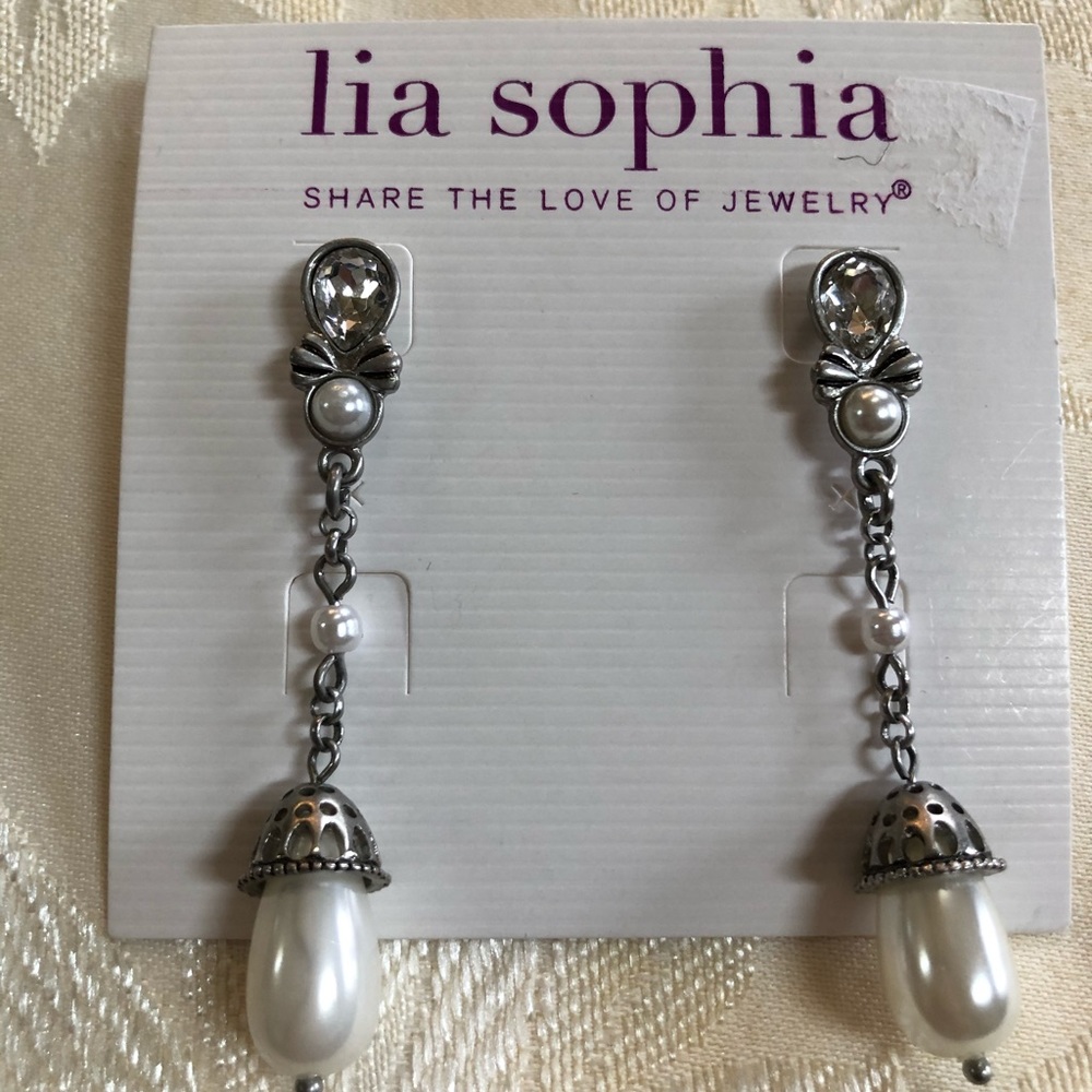 Lia Sophia drop earrings
